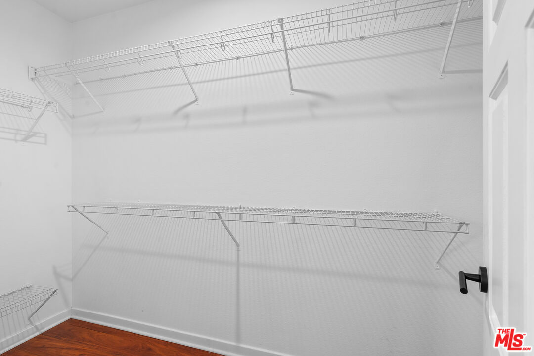 1401 South St Andrews Place, Unit 201 Los Angeles, CA 90019 - Photo 17 of 31