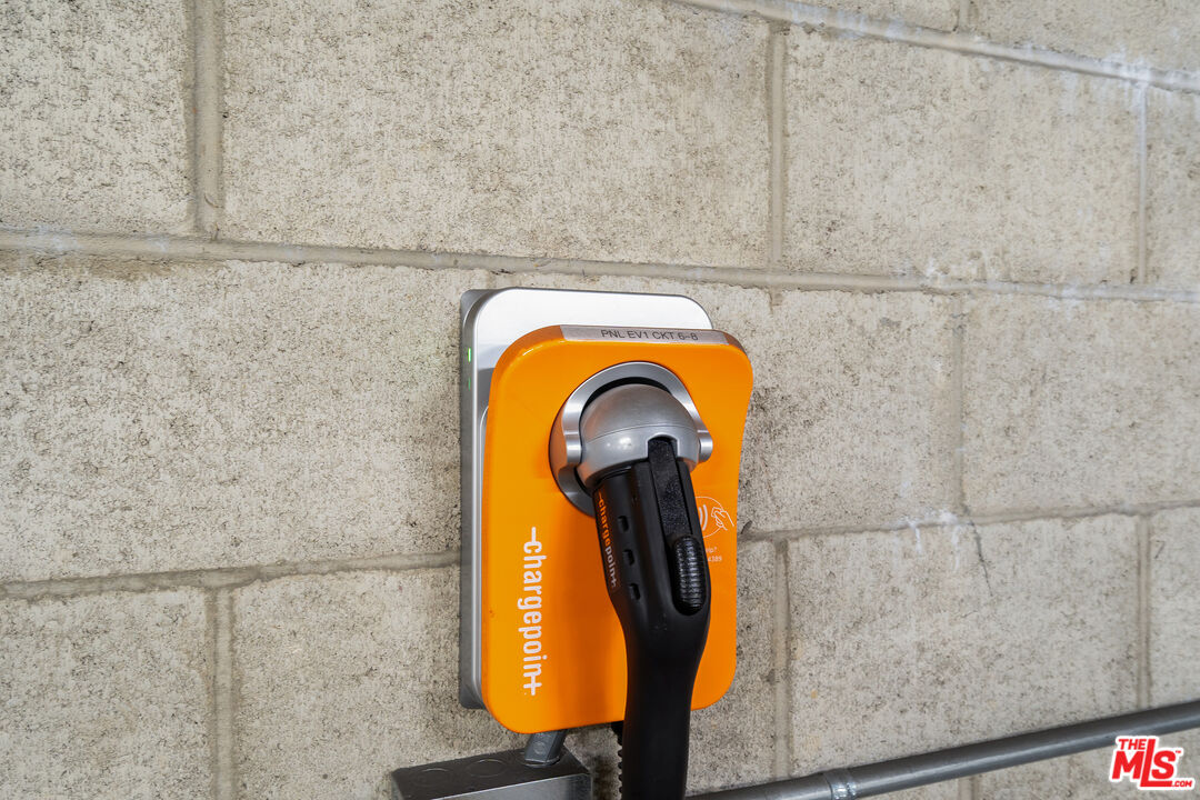 1401 South St Andrews Place, Unit 201 Los Angeles, CA 90019 - Photo 29 of 31