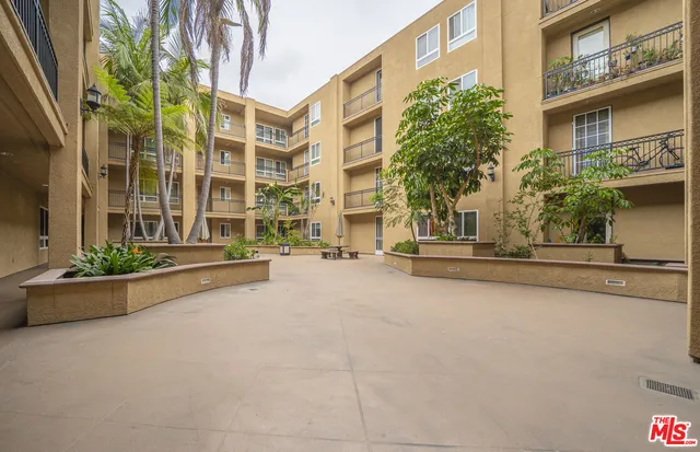 $729,000 | 1401 South St Andrews Place, Unit 201, Los Angeles, CA 90019