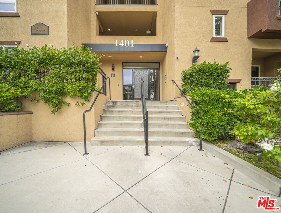 1401 South St Andrews Place, Unit 201 Los Angeles, CA 90019 - Photo 3 of 31