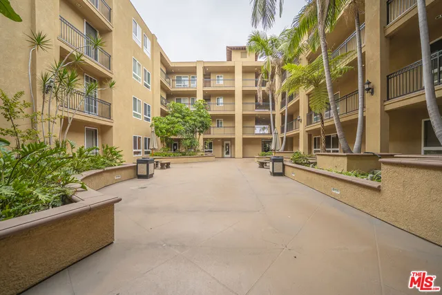 $729,000 | 1401 South St Andrews Place, Unit 201, Los Angeles, CA 90019
