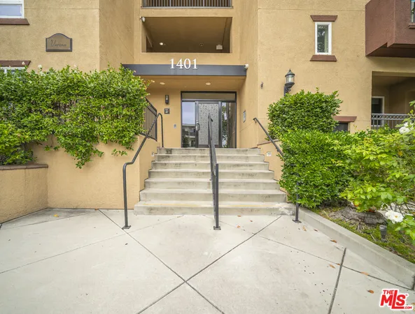 $699,000 | 1401 South St Andrews Place, Unit 201, Los Angeles, CA 90019