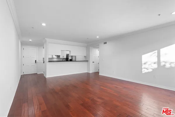 $699,000 | 1401 South St Andrews Place, Unit 201, Los Angeles, CA 90019