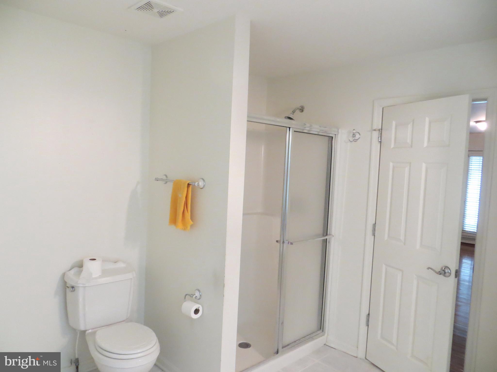 406 Battlefield Road Locust Grove, VA 22508 - Photo 17 of 26 Sep Shower & Sep Split Vanities