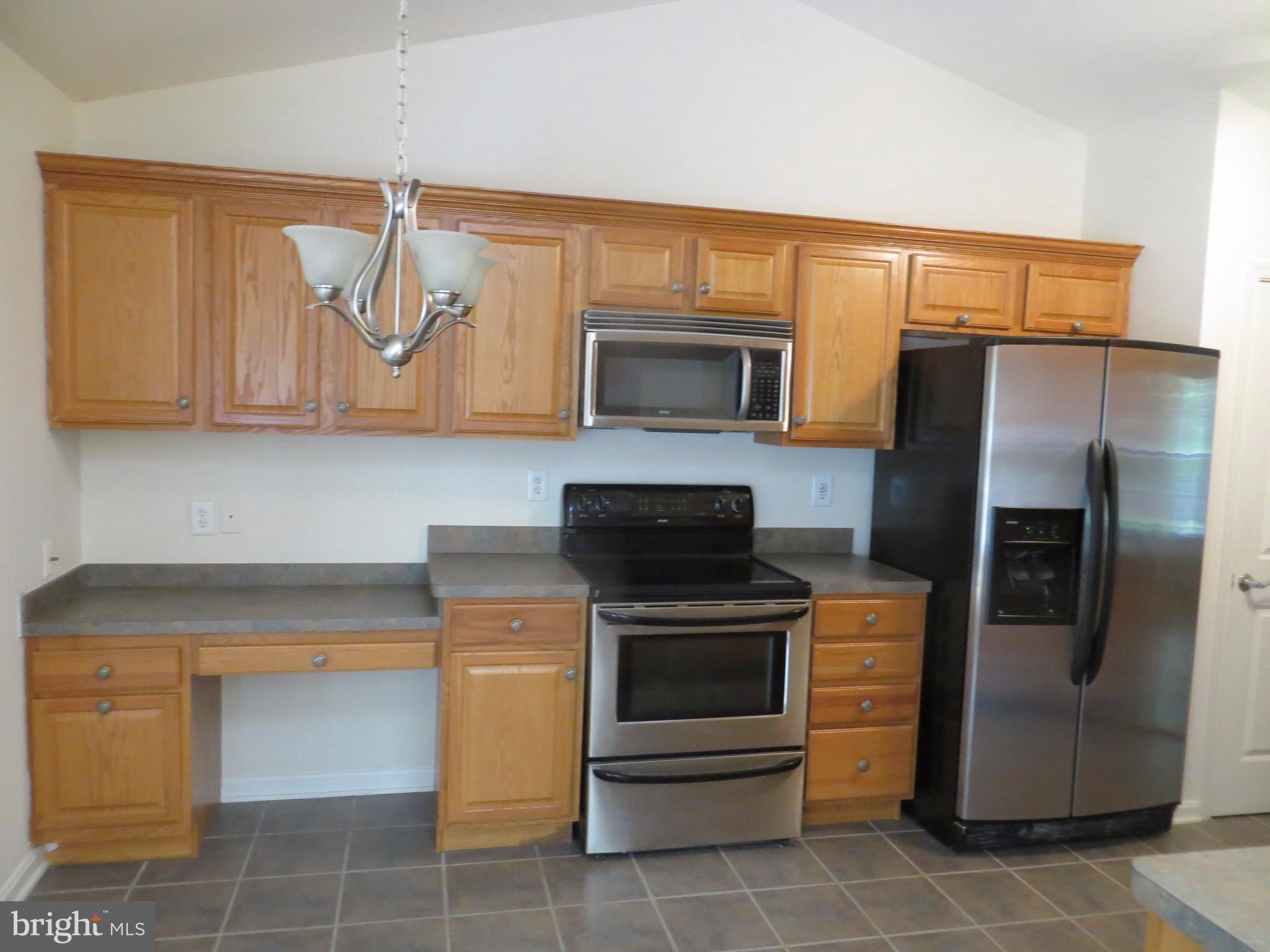 406 Battlefield Road Locust Grove, VA 22508 - Photo 10 of 26 Desk Center Kitchen