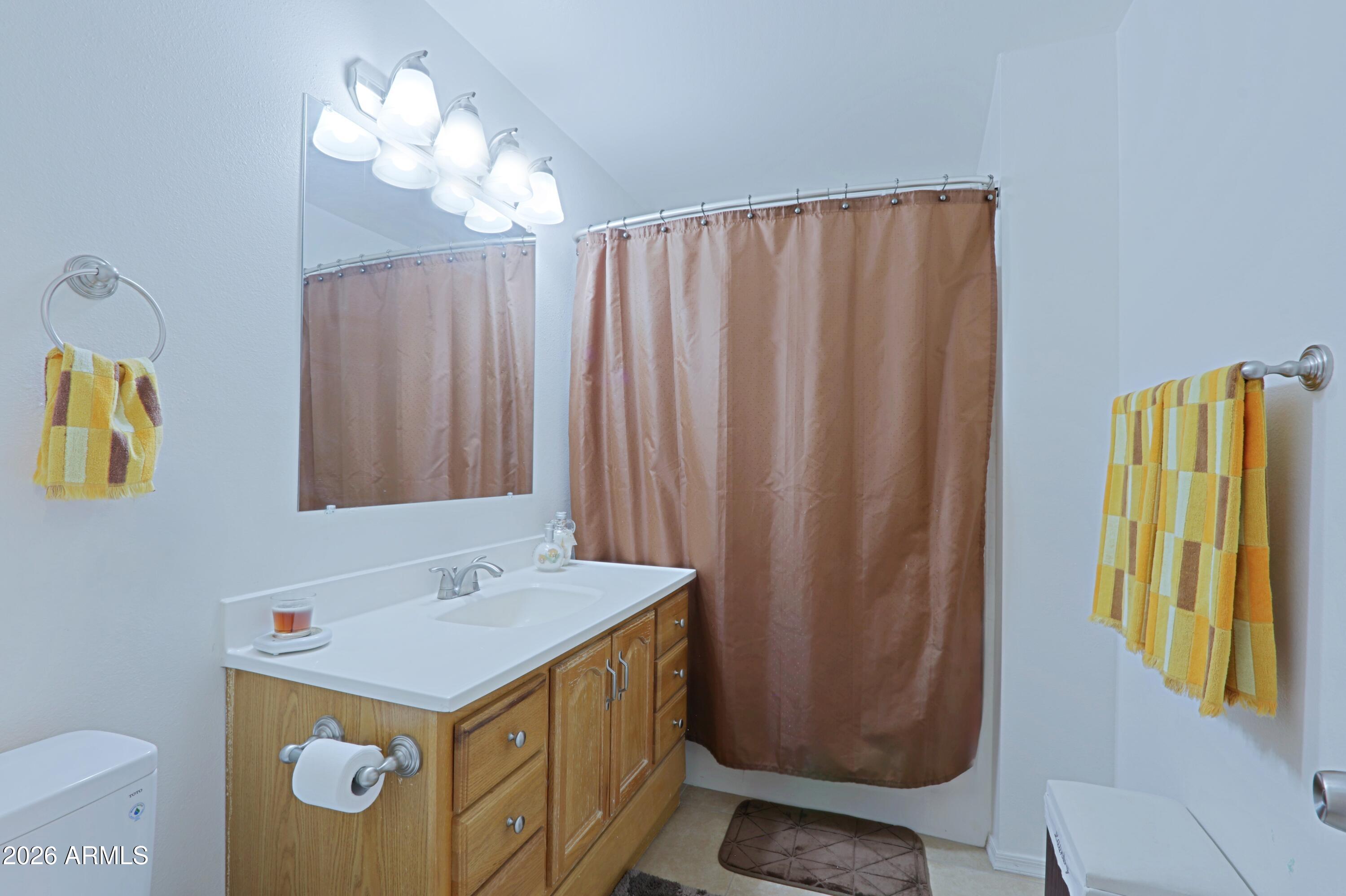 3721 West Calavar Road Phoenix, AZ 85053 - Photo 13 of 31 Guest bathroom