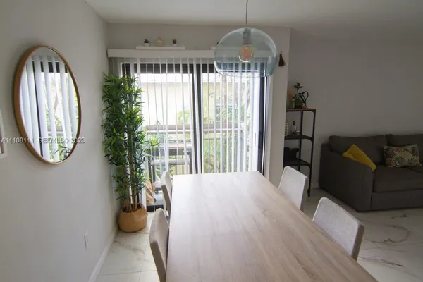 a view of livingroom with furniture