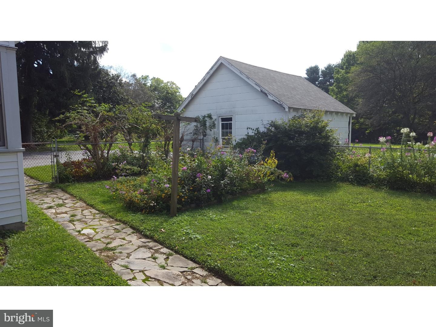 125 Cedarcroft Road Kennett Square, PA 19348 - Photo 4 of 25 Garage
