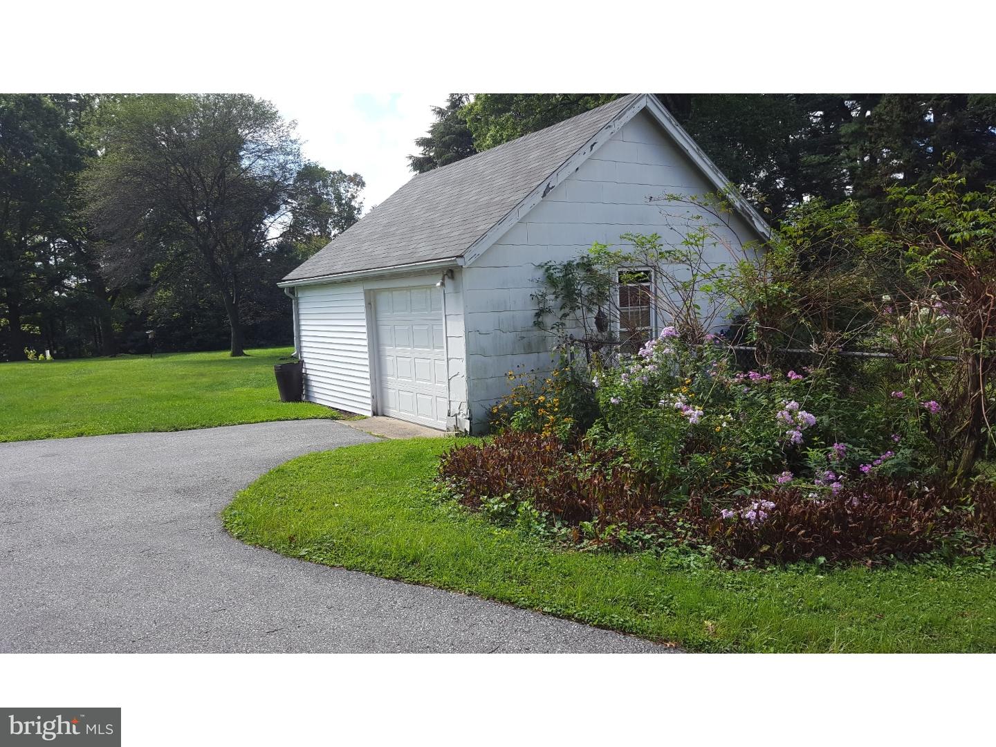 125 Cedarcroft Road Kennett Square, PA 19348 - Photo 5 of 25 Garage
