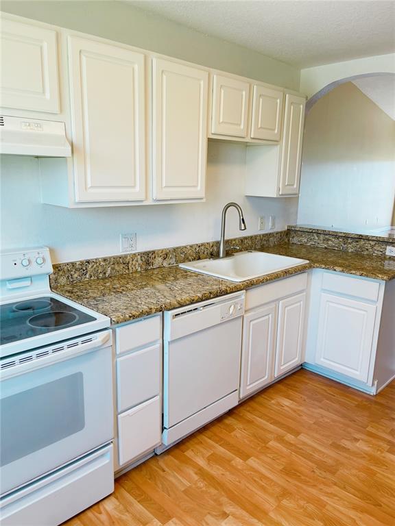 427 Eagle Ridge Drive Davenport, FL 33837 - Photo 23 of 39 a kitchen with granite countertop white cabinets and white appliances