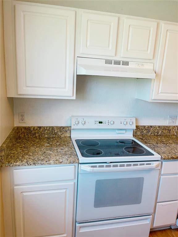 427 Eagle Ridge Drive Davenport, FL 33837 - Photo 26 of 39 a stove top oven sitting inside of a kitchen