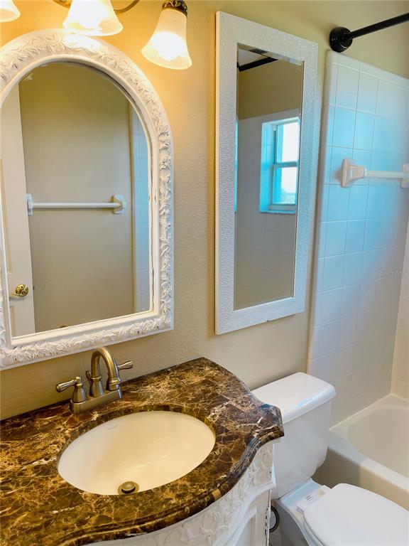 427 Eagle Ridge Drive Davenport, FL 33837 - Photo 33 of 39 a bathroom with a sink and a mirror