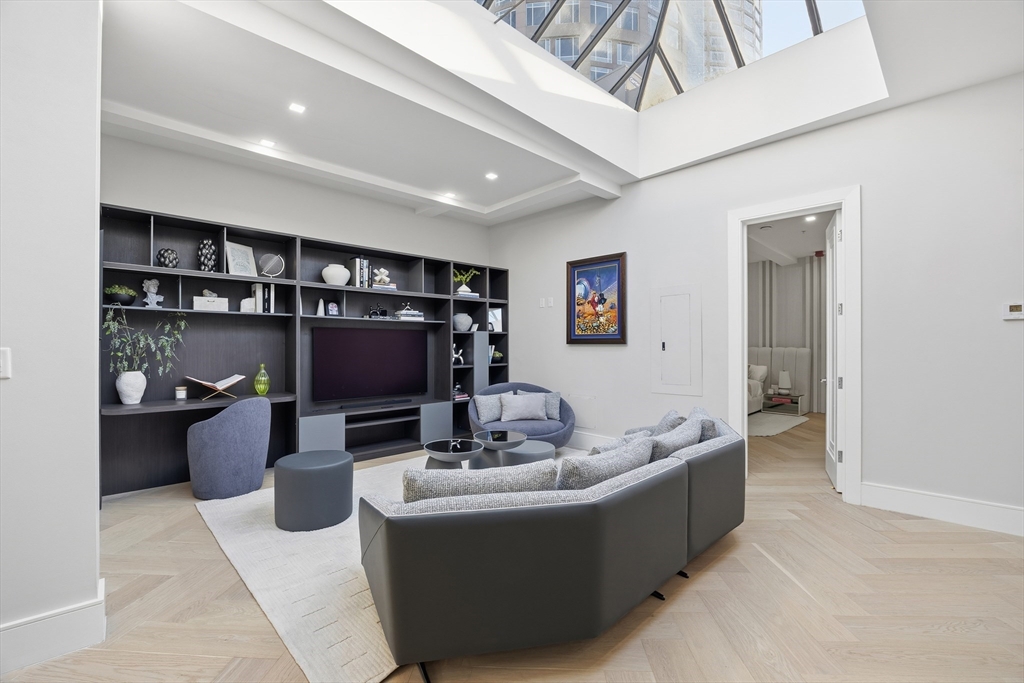 125 Broad Street, Unit PH Boston, MA 02110 - Photo 17 of 42