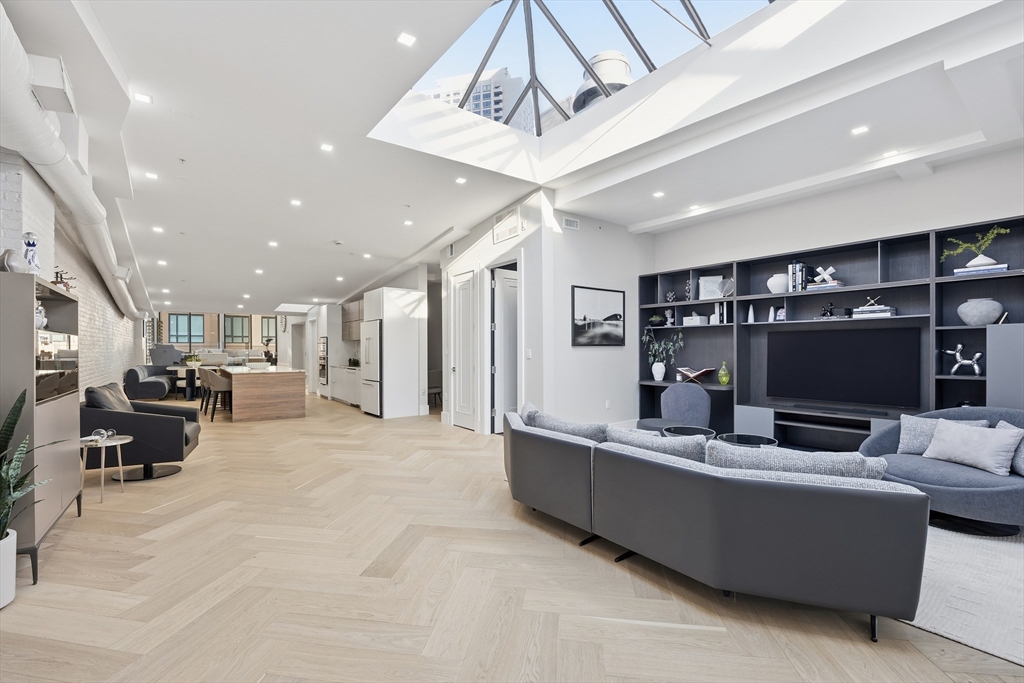 125 Broad Street, Unit PH Boston, MA 02110 - Photo 19 of 42