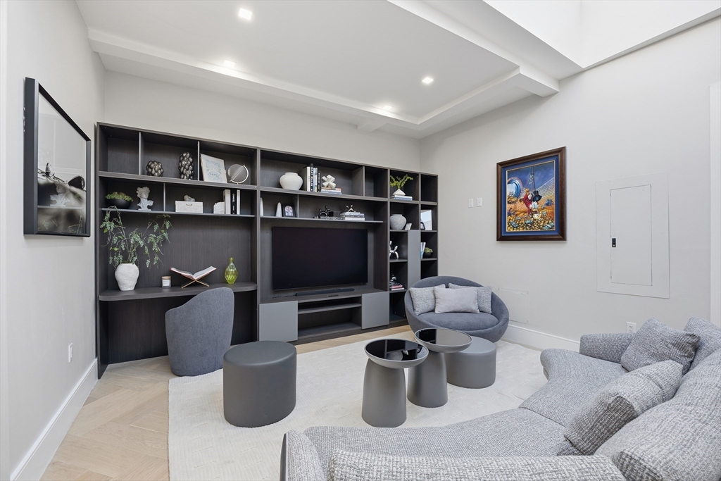 125 Broad Street, Unit PH Boston, MA 02110 - Photo 20 of 42