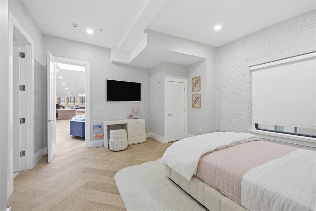 125 Broad Street, Unit PH Boston, MA 02110 - Photo 26 of 42