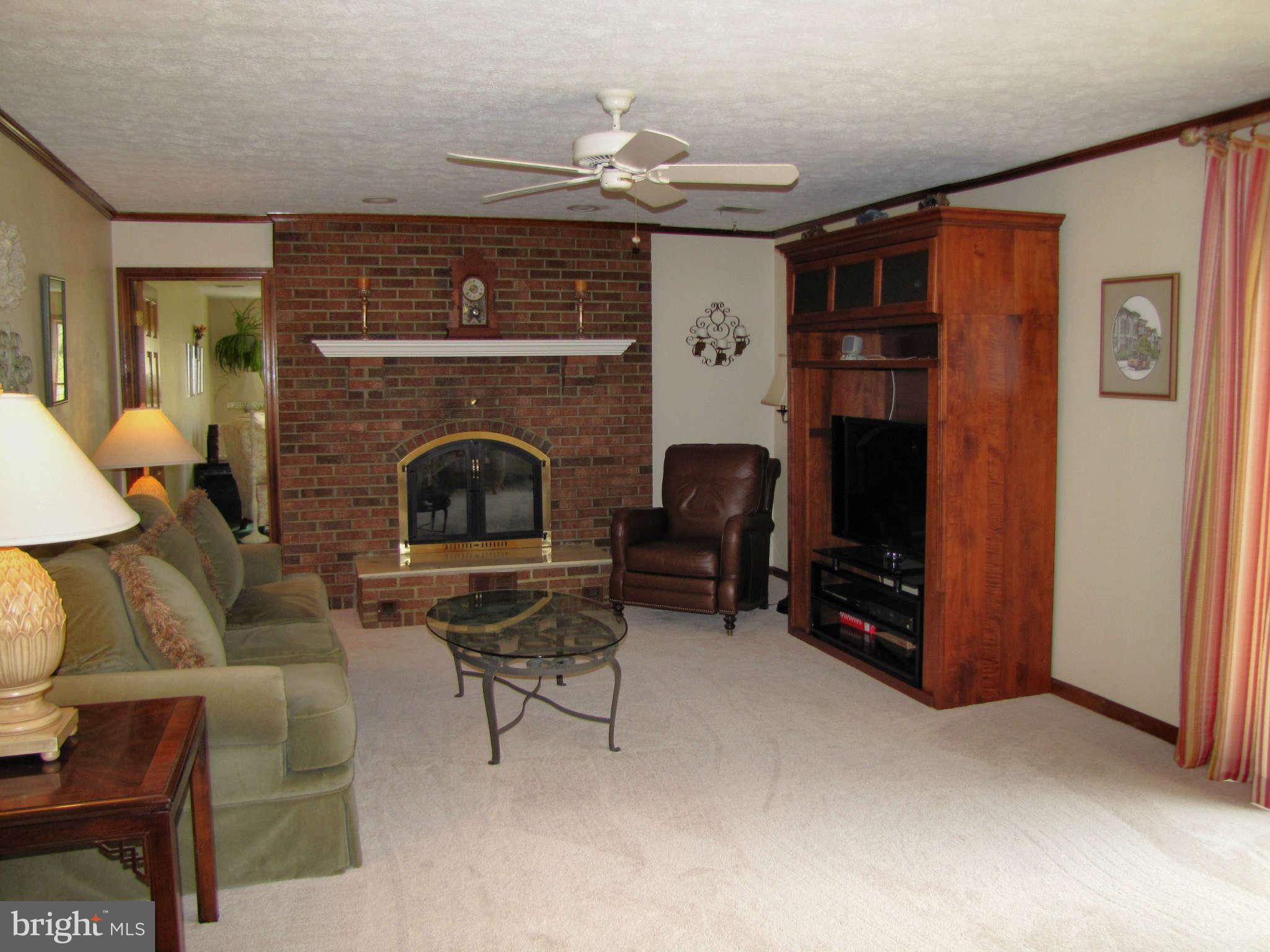 9050 Dumhart Road Laurel, MD 20723 - Photo 8 of 30 Family Room