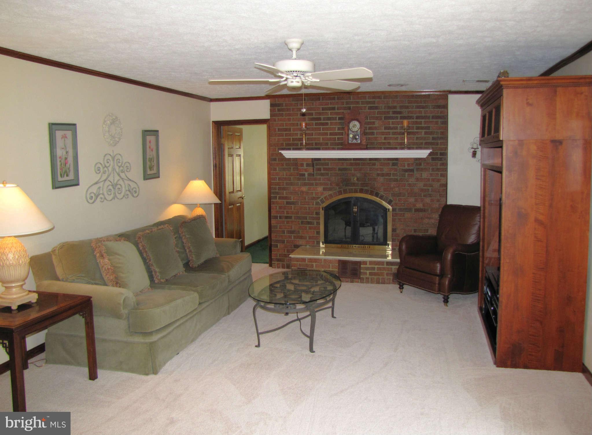 9050 Dumhart Road Laurel, MD 20723 - Photo 9 of 30 Family Room