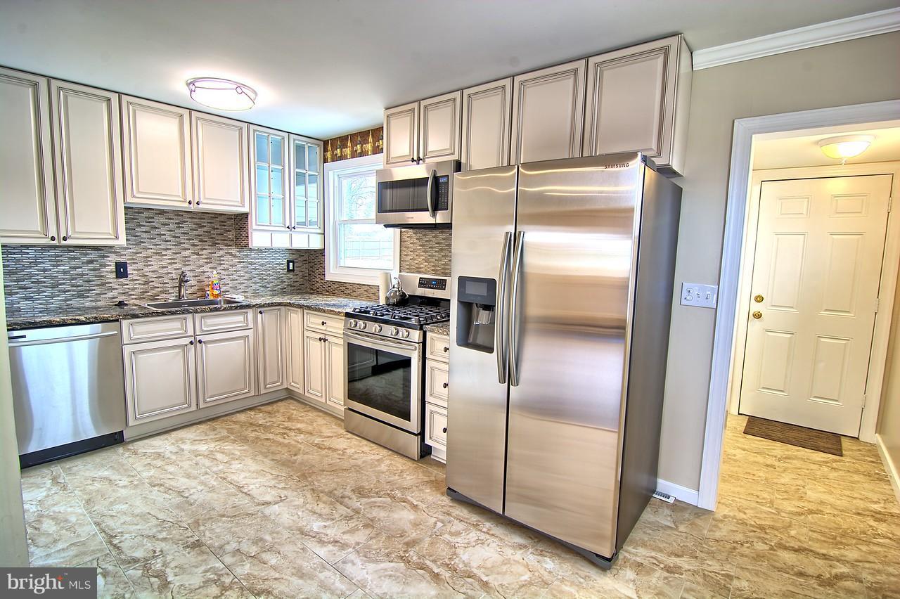 22 Wengate Road Owings Mills, MD 21117 - Photo 3 of 15 Kitchen with porcelain floors, mosaic backsplash
