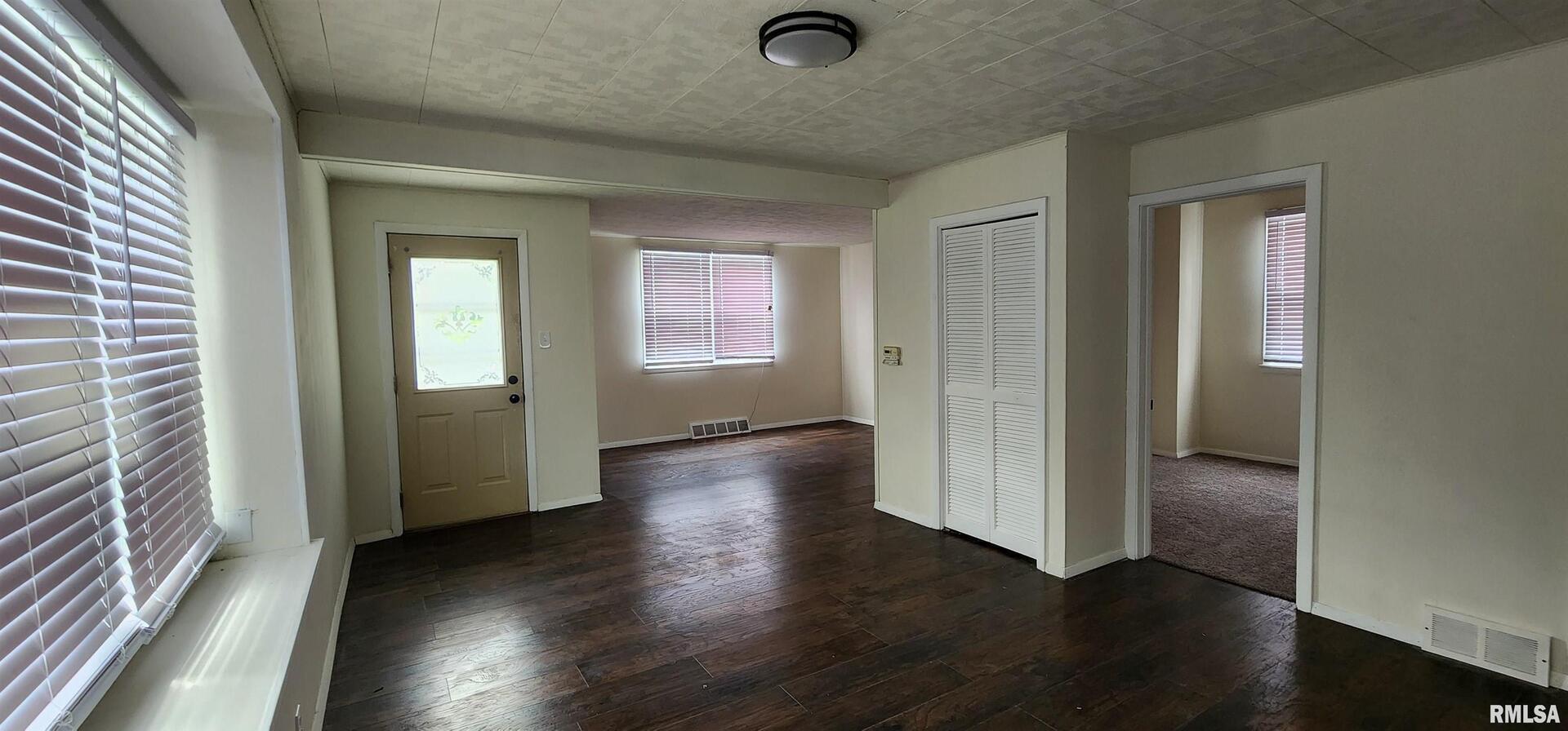 1713 North 5th Street Clinton, IA 52732 - Photo 8 of 22