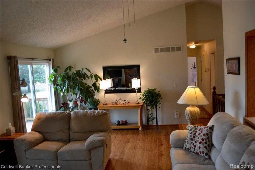 774 Bolinger Street Rochester Hills, MI 48307 - Photo 3 of 27