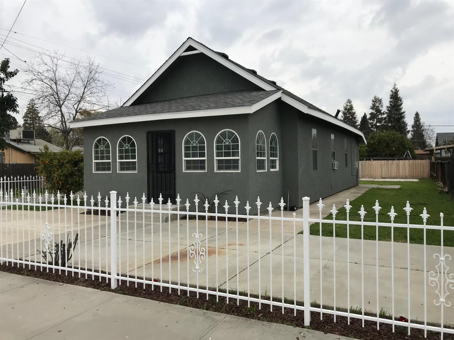 2019 12th Street Reedley, CA 93654 - Photo 2 of 9