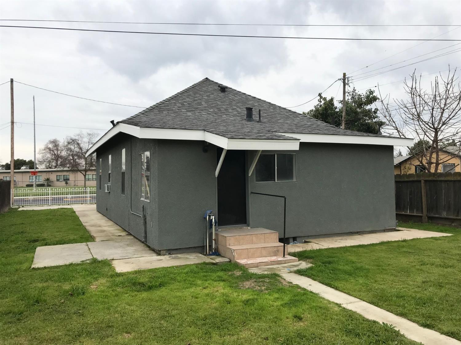 2019 12th Street Reedley, CA 93654 - Photo 4 of 9