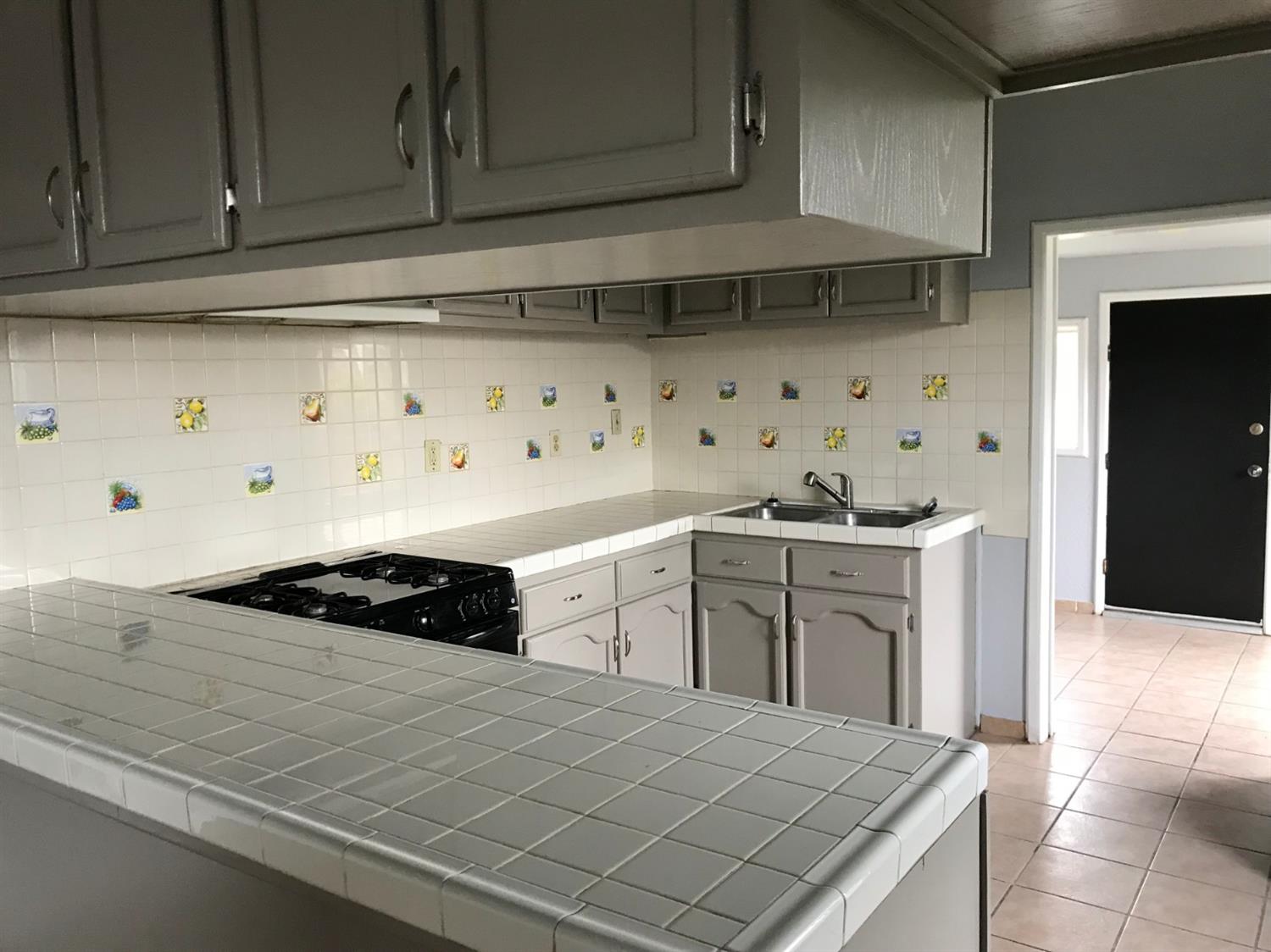 2019 12th Street Reedley, CA 93654 - Photo 7 of 9
