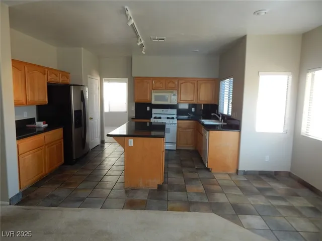 $2,195 | 316 Greenleaf Glen Street, Henderson, NV 89014