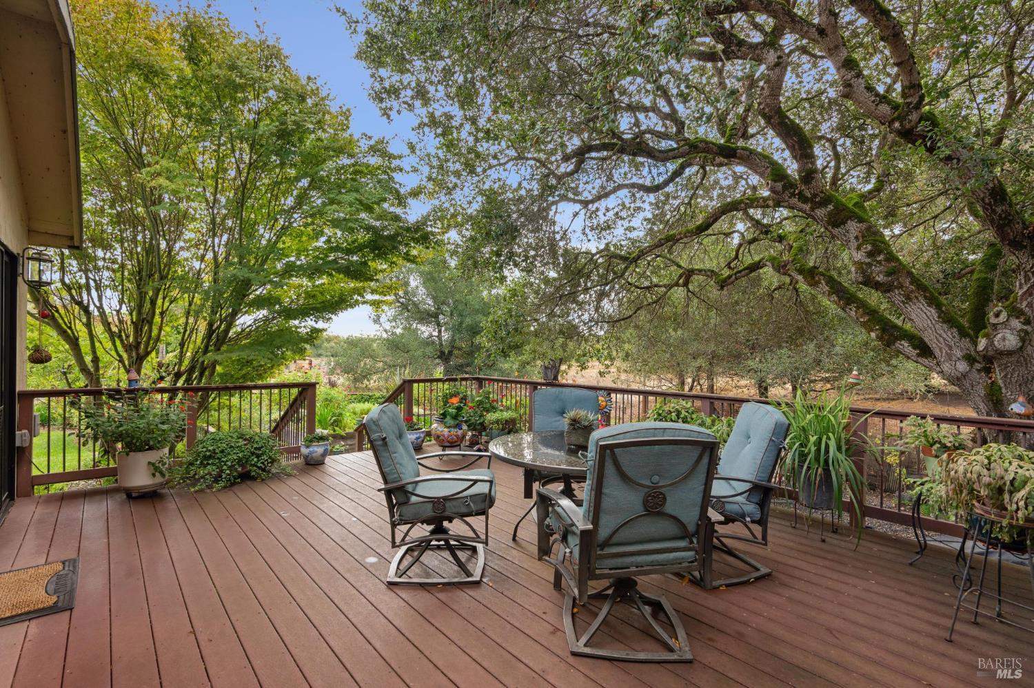 9760 Willow Avenue Cotati, CA 94931 - Photo 25 of 63 a view of a chairs and table on the wooden floor