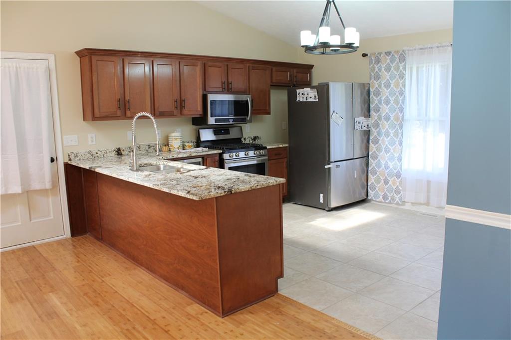 105 East Falcon Run Pendleton, IN 46064 - Photo 5 of 39 Gallery Image 5