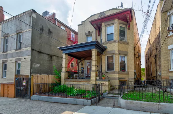 $2,600 | 9 Concord Street, Unit 2, Jersey City, NJ 07306