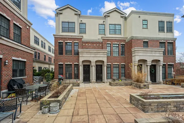 $719,990 | 855 Laurel Avenue, Highland Park, IL 60035