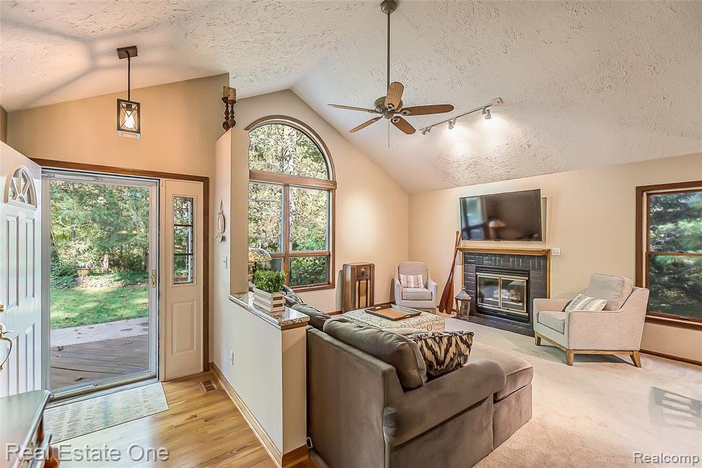 11390 Ridge Road South Lyon, MI 48178 - Photo 6 of 54