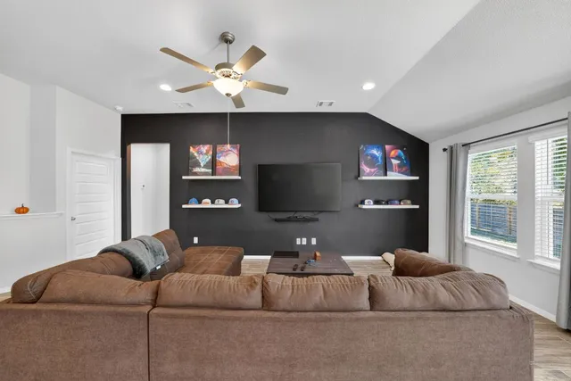 $2,300 | 20703 Ridgeview Road, Lago Vista, TX 78645