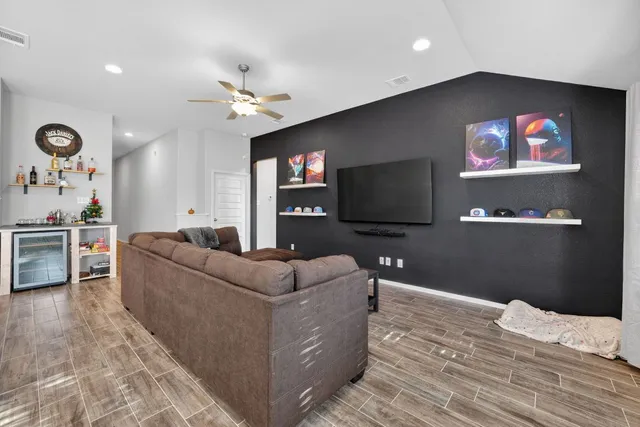 $2,300 | 20703 Ridgeview Road, Lago Vista, TX 78645