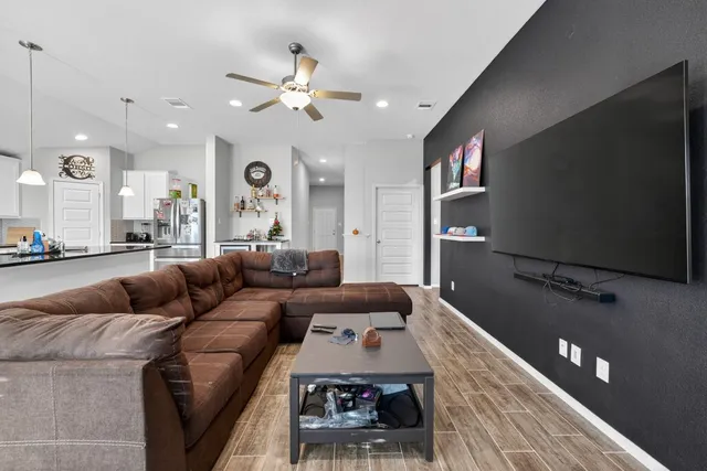 $2,300 | 20703 Ridgeview Road, Lago Vista, TX 78645