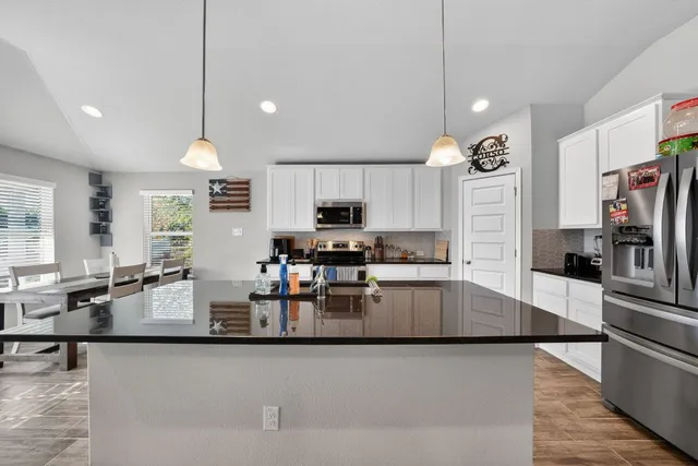 $2,300 | 20703 Ridgeview Road, Lago Vista, TX 78645