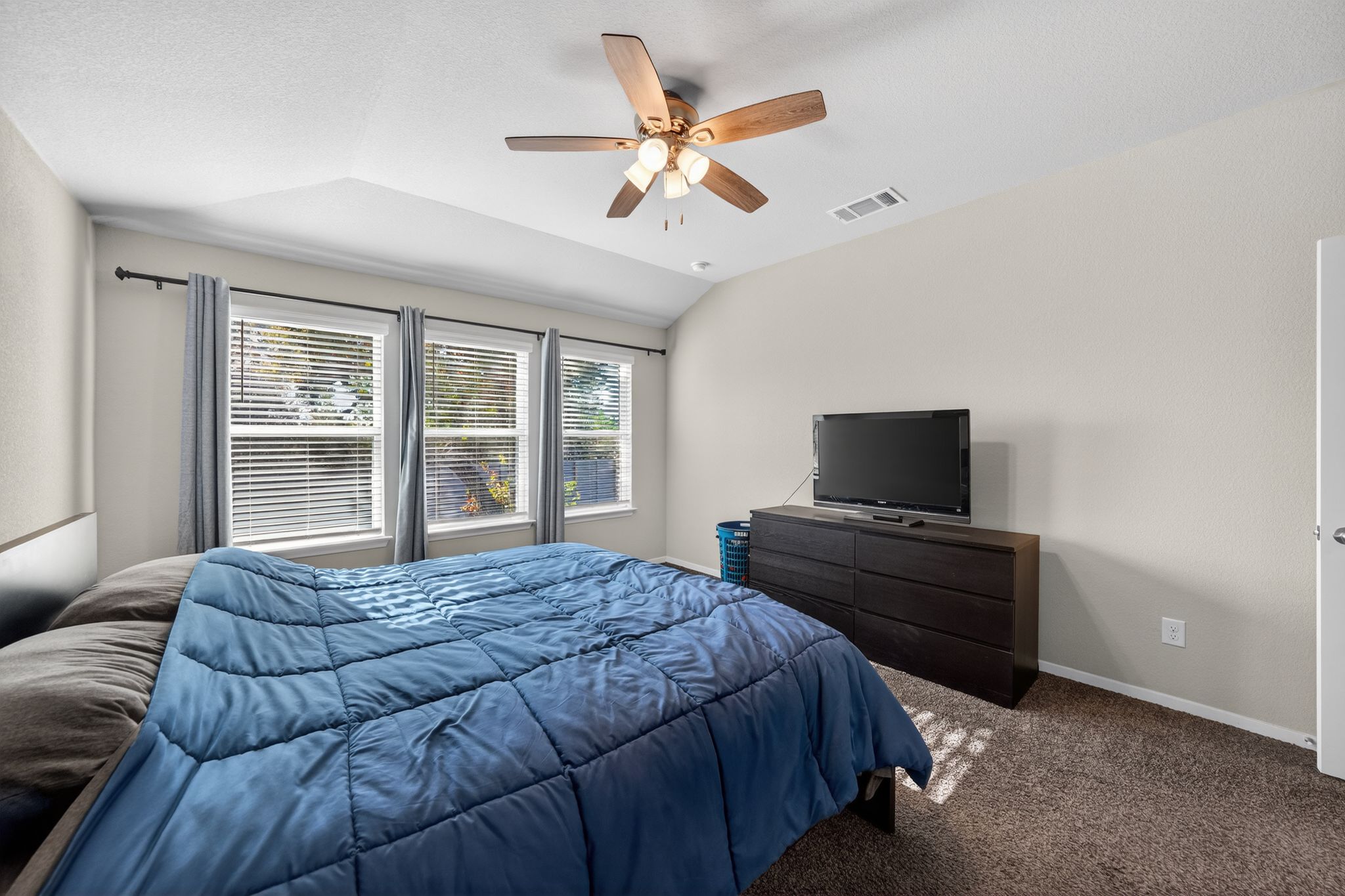 20703 Ridgeview Road Lago Vista, TX 78645 - Photo 23 of 30 a bedroom with a bed and window