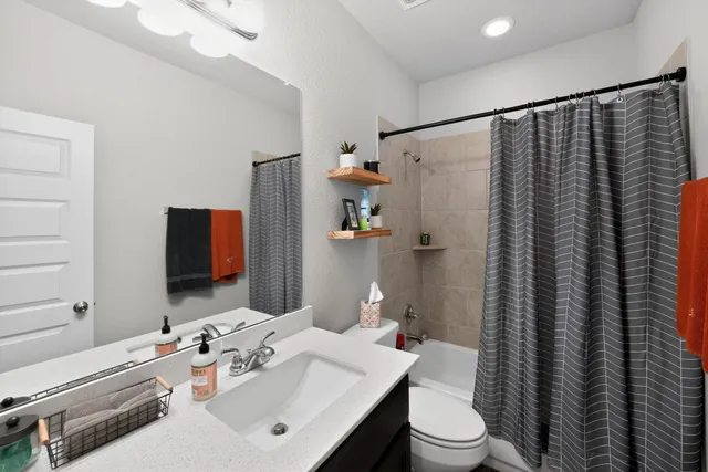 $2,300 | 20703 Ridgeview Road, Lago Vista, TX 78645