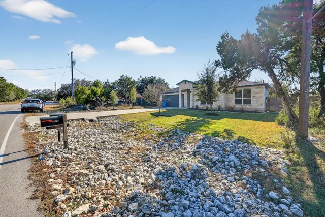 $2,300 | 20703 Ridgeview Road, Lago Vista, TX 78645