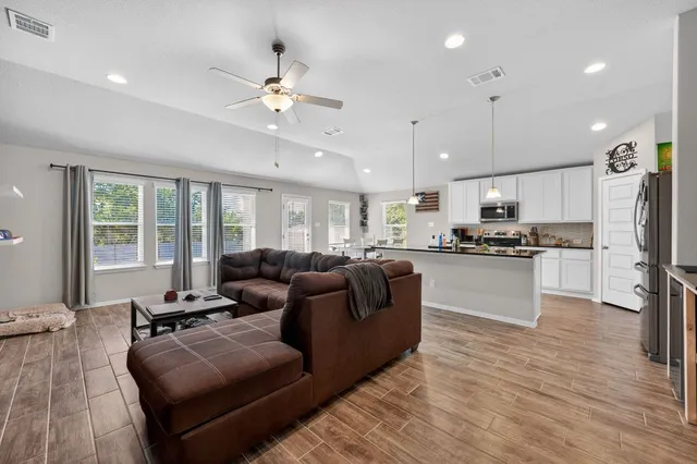 $2,300 | 20703 Ridgeview Road, Lago Vista, TX 78645