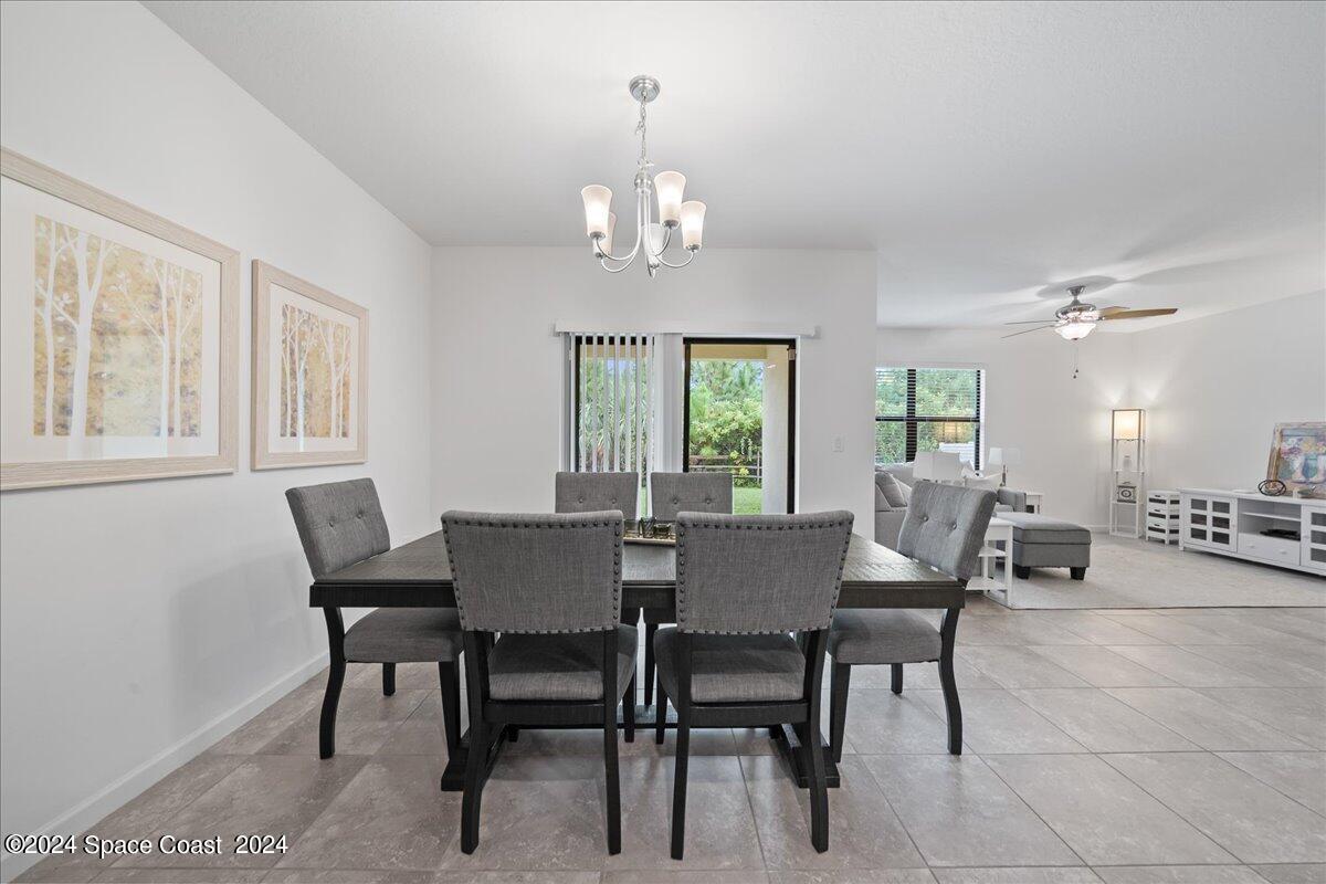 694 Old Country Rd S East Palm Bay, FL 32909 - Photo 10 of 42 Dining room