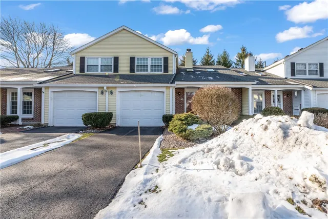 $179,900 | 40 Old Stone Lane, Greece, NY 14615