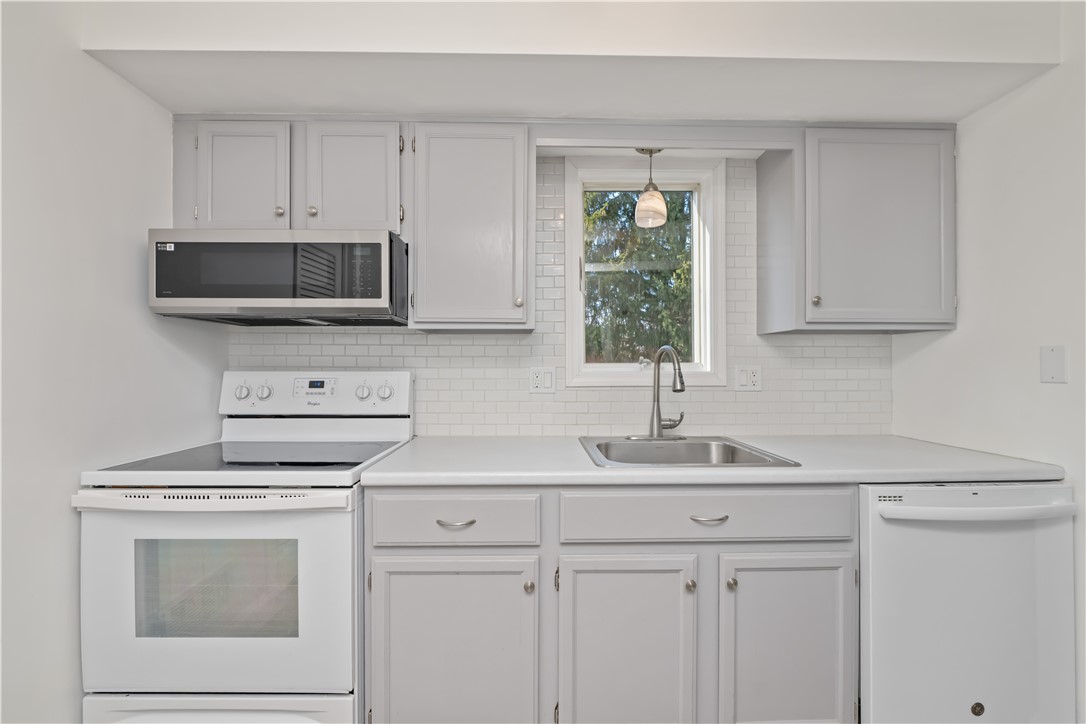 40 Old Stone Lane Greece, NY 14615 - Photo 11 of 23