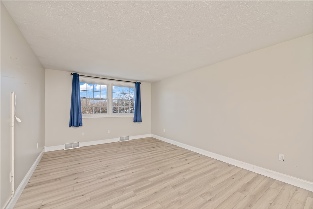 40 Old Stone Lane Greece, NY 14615 - Photo 14 of 23