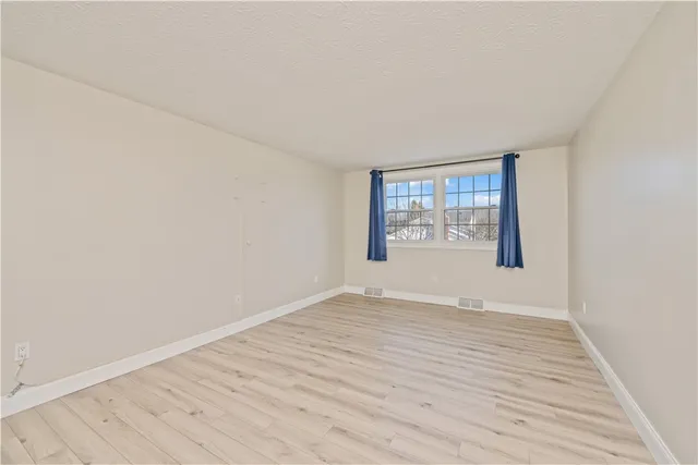 $179,900 | 40 Old Stone Lane, Greece, NY 14615