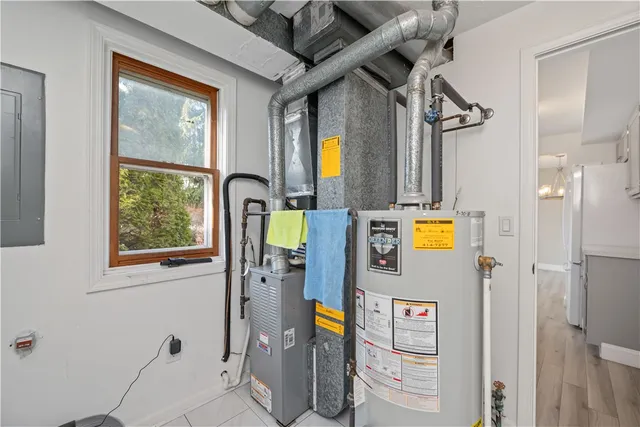 $179,900 | 40 Old Stone Lane, Greece, NY 14615