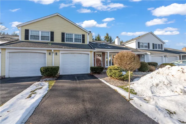 $179,900 | 40 Old Stone Lane, Greece, NY 14615