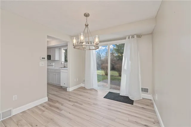 $179,900 | 40 Old Stone Lane, Greece, NY 14615